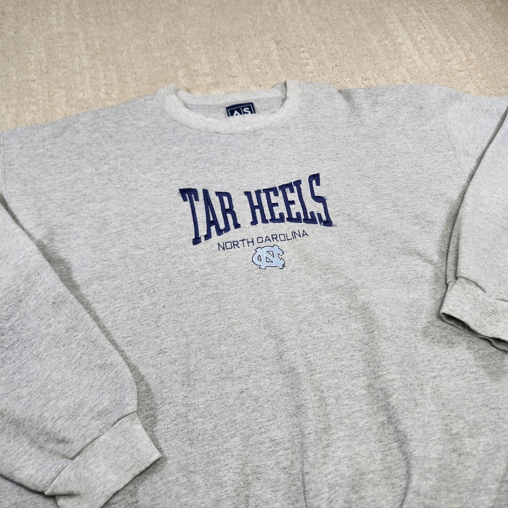 Vintage UNC Tarheels Sweatshirt Men Large Gray Fleece Basketball NCAA Crewneck